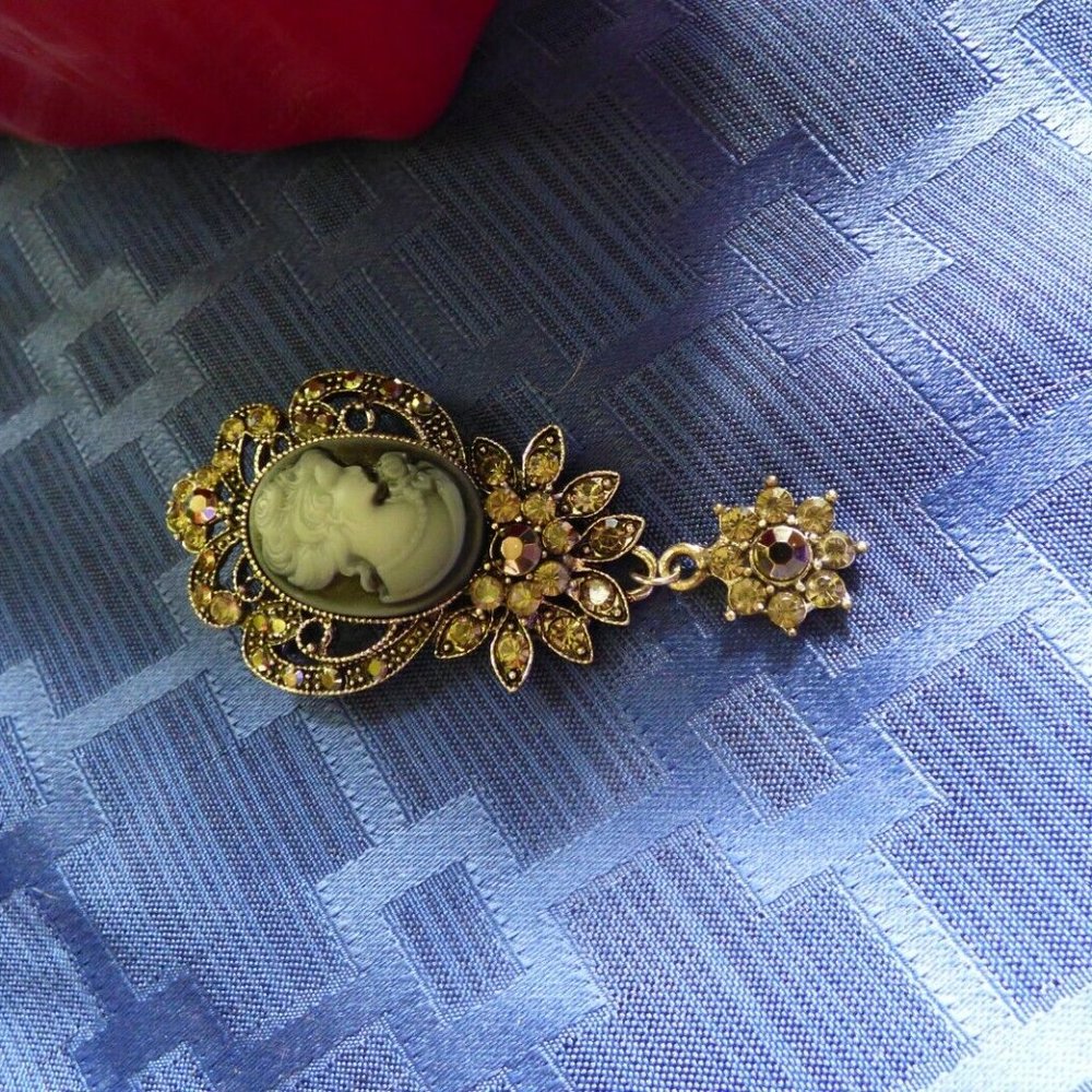 GOTH VICTORIAN VAMPIRE SILVER FAUX MARCASITE CRYSTAL BLUE CAMEO PIN BROOCH - Picture 7 of 11